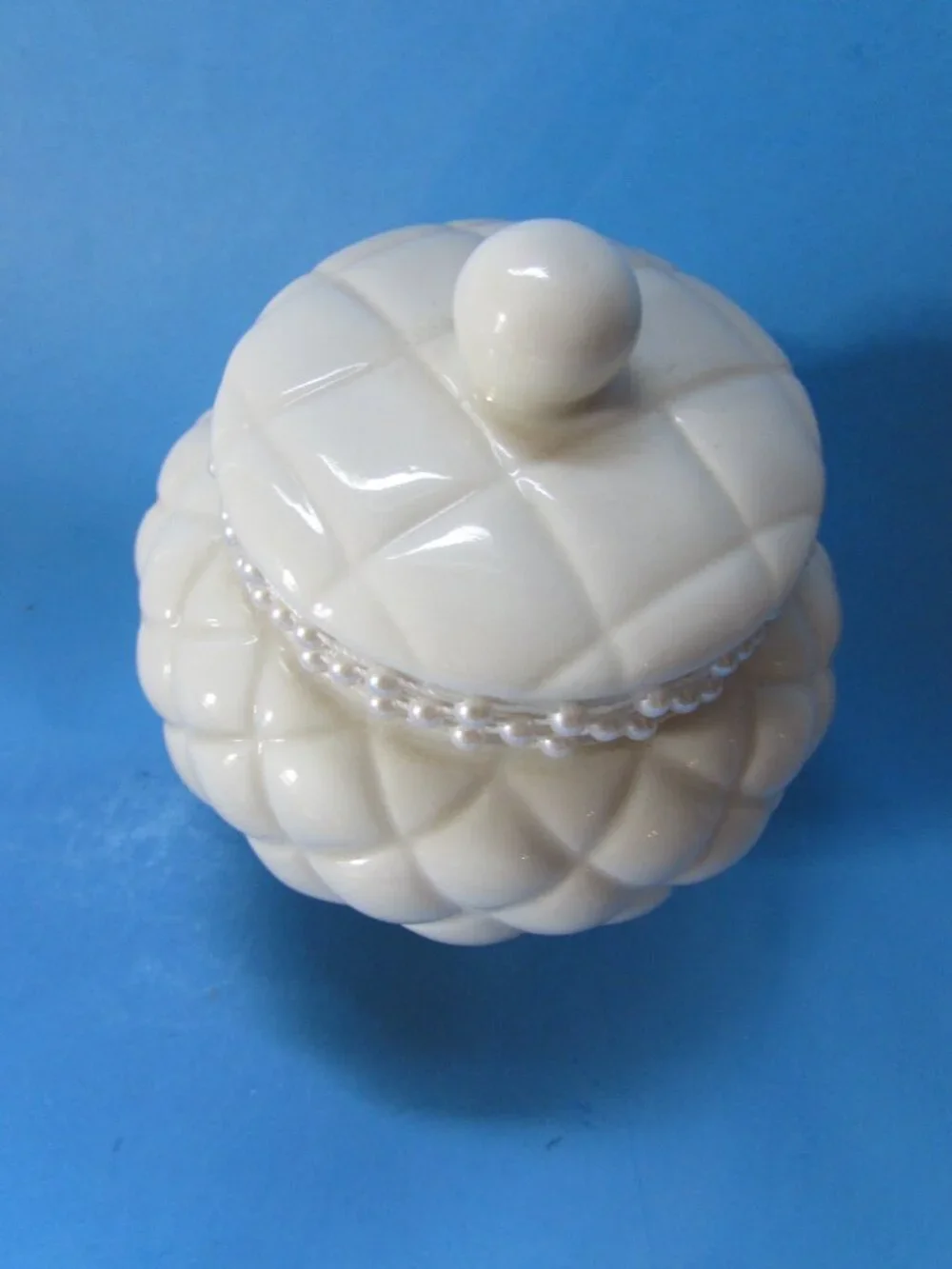Avon pretty piece